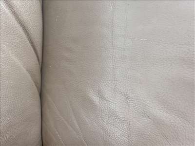 Voici un exemple d'un canapé modulaire à réparer