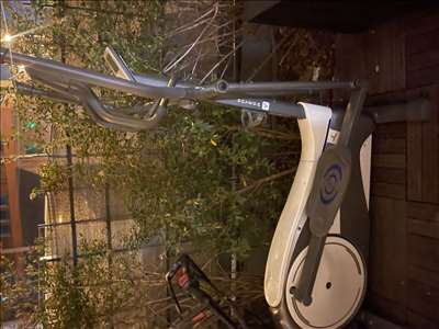 Voici un exemple d'un vélo elliptique de cardio-training à réparer