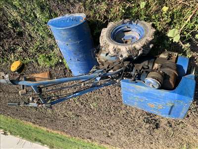 Voici un exemple d'un tracteur de jardin à réparer