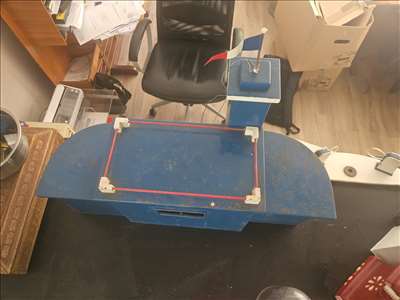 Voici un exemple d'une porte de garage à réparer