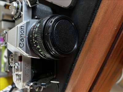 Voici un exemple d'un boîtier photographique argentique à réparer