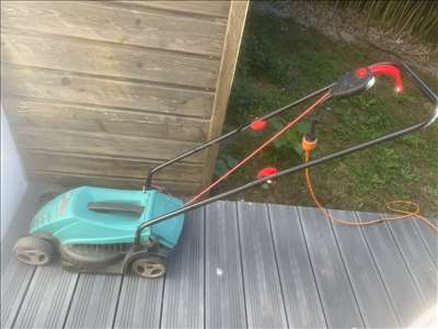 Voici un exemple d'une tondeuse électrique à réparer