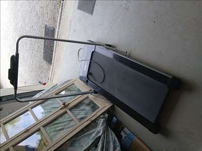 Voici un exemple d'un tapis de course à pied à réparer