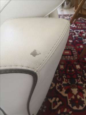 Voici un exemple d'un canapé modulaire à réparer