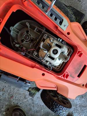 Voici un exemple d'une tondeuse électromécanique à réparer