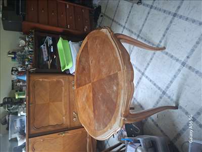 Exemple d'une table en bois massif à restaurer