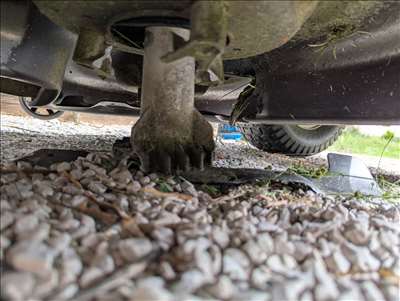 Voici un exemple d'un tracteur tondeuse à gazon à réparer