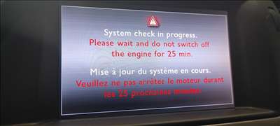 Voici un exemple d'un système audio embarqué à réparer