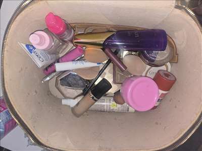 Voici un exemple d'un accessoire de designer à réparer