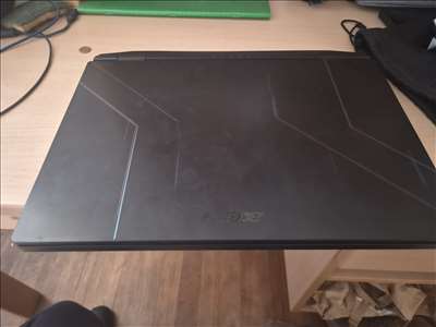 Voici un exemple d'un mini ordinateur portable à réparer
