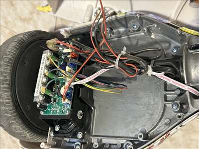 Voici un exemple d'un hoverboard électrique à réparer