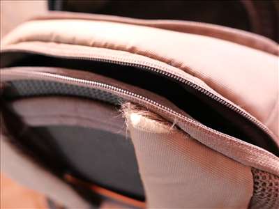 Voici un exemple d'un Zipper de sac à réparer