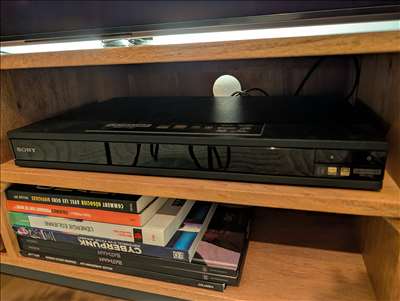 Voici un exemple d'une console de lecture Blu-ray à réparer