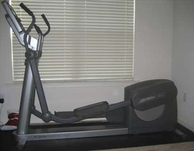 Voici un exemple d'un vélo elliptique de cardio-training à réparer