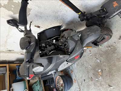 Voici un exemple d'un motoscooter à réparer