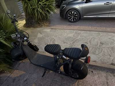 Voici un exemple d'un véhicule électrique à deux roues à réparer