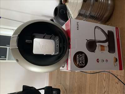 Voici un exemple d'une machine à café moderne à réparer