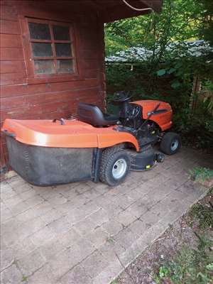 Voici un exemple d'une tondeuse autoportée à réparer