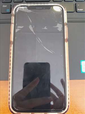 Voici un exemple d'une surface d'affichage d'iPhone à réparer