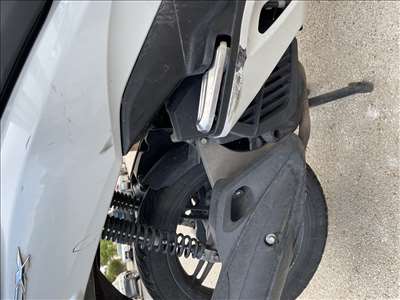 Exemple d'un pneu de moto route à restaurer