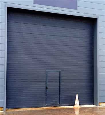 Photo de réparation de volets roulants n°13086 à Lyon par le réparateur Metal 2000 Lyon - Installation Et Dépannage Rideaux Métalliques Et Portes Sectionnelles
