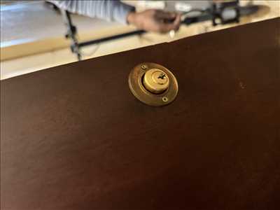 Photo de réparation de porte avec serrure n°14062 à Saint-Genis-Pouilly par le réparateur Rachid