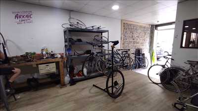 Photo n°6017 : réparation de vélo par La station serre-vis
