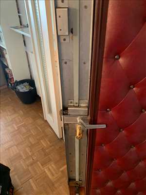 Photo de réparation de porte avec serrure n°8570 à Créteil par le réparateur Cezam Assistance