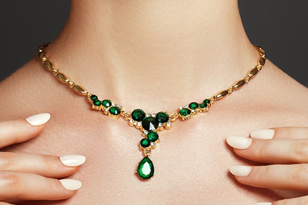 Faire réparer un collier à proximité de Vienne