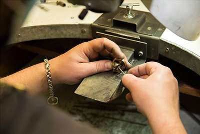 réparation de bijoux avec Georges à Aix-en-Provence