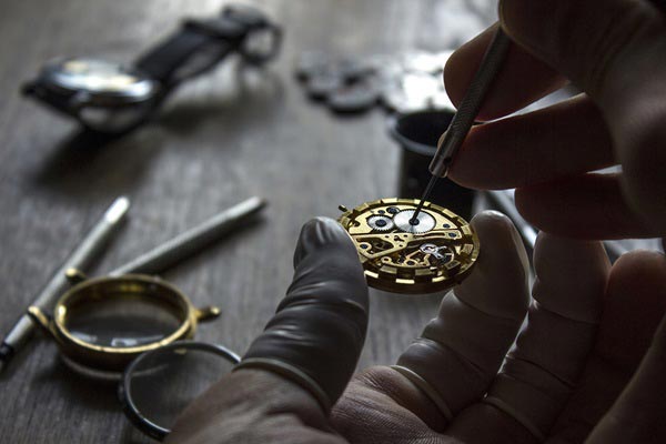 réparation d'horlogerie et de montre avec Atelier Panchout  à Annecy