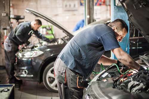 Réparer une voiture à Anzin