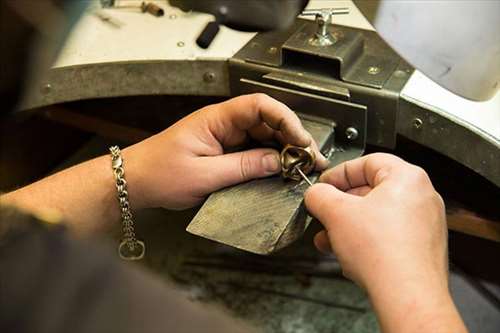 Réparation de bijoux avec un bijoutier expérimenté à proximité de Bayeux