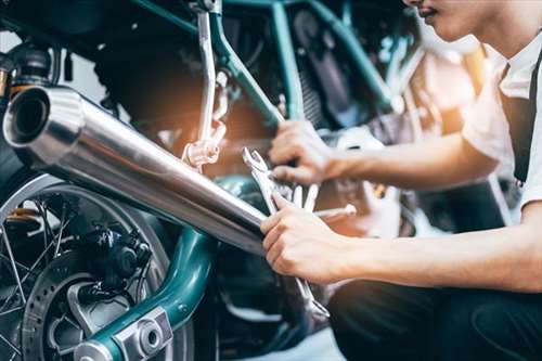 Réparation d'une moto à domicile et pas cher à proximité de Cenon