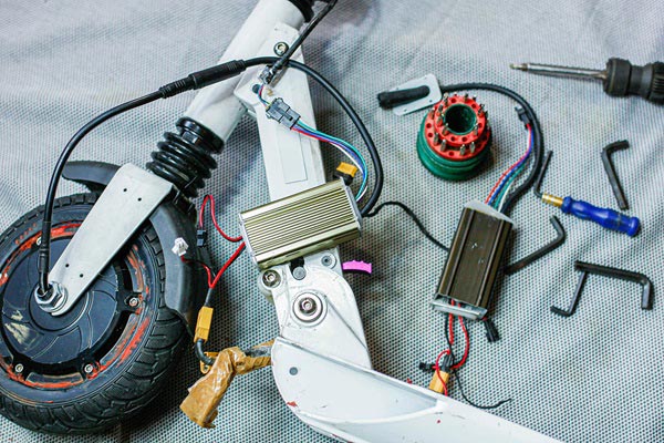 réparation de trottinette électrique avec S.M.E.I. (Service de Maintenance Electronique et Informatique) à Le Creusot