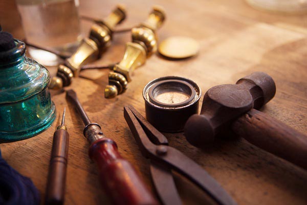 restauration de meuble avec Votre Tapissier à Oullins