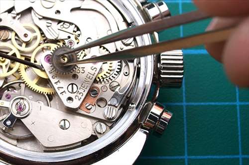 Réparer une montre mécanique - Petit-Couronne