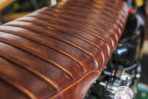 Réparation dans un atelier sellier - Savigny-le-Temple