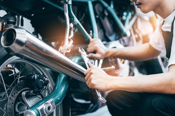 Réparation d'une moto à domicile et pas cher à proximité de Vienne