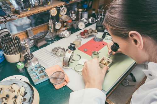 Rechercher un réparateur d'horlogerie antique en France